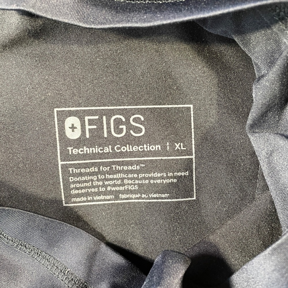 Figs Black Cropped Jogger Pants - Picture 3 of 8